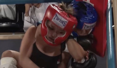 【動画】女子格闘家、完全にキメられてるのにレフェリーに気づいてもらえず失神へ...