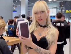 【動画】女、新品のiPhoneを自慢→0.5秒で粉々にしてしまう