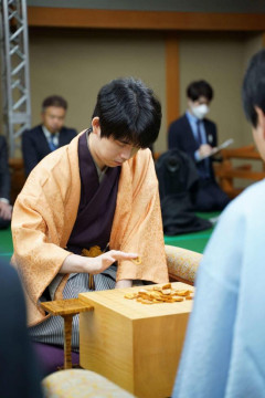 【悲報】ジジイ「んほぉ～女流棋士たまんねぇ～女子枠導入するぞ！！！」　藤井聡太「…………………………………」