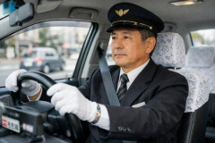 【謎】タクシー会社「運転手募集中。未経験でも可。月収例60万円」←タクシー運転手が不足してる理由