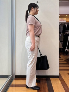 【画像】A〇KIさん、とんでもないデカ尻モデルを起用してしまうｗ