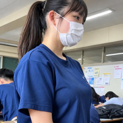 【悲報】地味JKさん、お●ぱいが大きいだけで可愛く見えてしまう