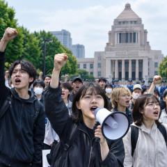 高市政権へ「この時代を生きる市民として黙らない」「めちゃくちゃな政治に抗議します」 若者有志が国会前で抗議デモ   |  市民って名乗ってる時点でマトモな国民は相手にもしない…