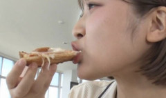 テレ朝美人アナ、顔面ドアップでパクリする姿が性的すぎんだろ