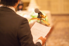 親友の結婚式の前日、その親友と嫁が自宅で真っ只中の現場を目撃。  そして結婚式のスピーチはなんと俺….,,