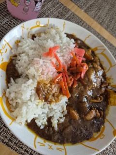 外国人「日本風のカレーに紅生姜を乗せてるんだけど異端なの？」