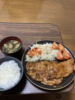 平日はローソンの半額弁当で土日はふるさと納税の返礼品が主食なんやが
