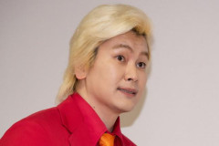 【悲報】カズレーザー、遂にキレた！「俺はガソスタの入り方知らない。教習所が教えてくれなかったのが悪い」