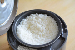 Q.炊飯器の内ぶた、毎回洗う必要はある？←A.毎回洗ってください。