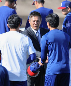 中日・山崎打撃コーチ初指導、ナインに訓示 「元気を出して勝てるんですか、という選手はいらない」