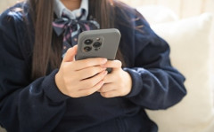 【育児・教育】中学生までの16歳未満のSNS利用禁止を求める要望書　市民団体がこども家庭庁に提出