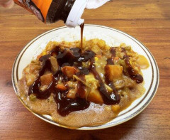 【悲報】関西人さん、カレーにソースをかける文化をディスられてＸで発狂中ｗｗｗｗｗｗｗｗｗｗ