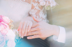 【衝撃】結婚の決め手、男女1100人が選んだ「顔・年収」を超える圧倒的1位の条件が判明してしまうｗｗｗｗ