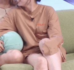 【動画】アイドルさん、メンバーのお●ぱいサイズをさり気なく触って確認するもバレるｗｗｗｗ