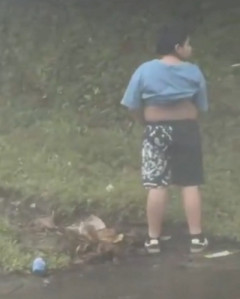 【閲覧注意】メキシコの少年、立ちションのおかげで命拾い
