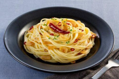【悲報】リュウジさん、ペペロンチーノは化学調味料入りと無化調どちらが美味しいのか対決にひろゆきさん「絶対的な旨さは評価できない」ｗｗｗｗｗｗｗｗｗｗ