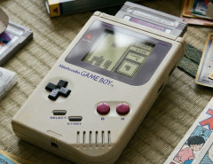 昔のガキ「ゲームボーイ(6800円)買って！」昔の親「高いからダメ！」