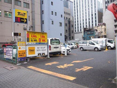 【悲報】マッマ「息子が東京のどこかのコインパーキングに車を駐めましたが、場所がわからなくなりました」