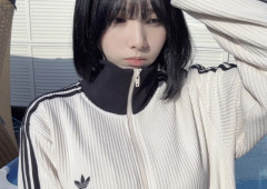 【画像】陰キャまんさん、ジャージを脱ぐと、デカお乳wwwwww